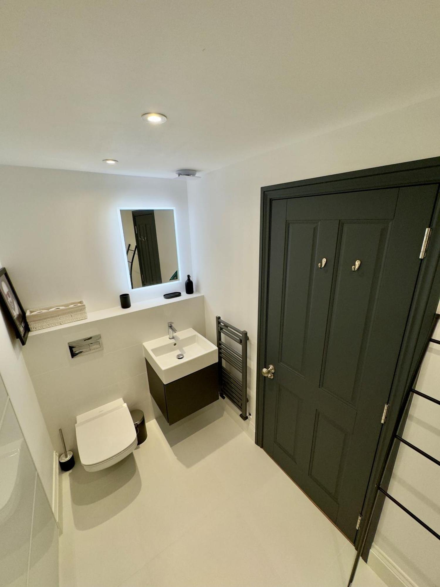 Romeo'S Arch High End Luxury In Centre Of Stratford With Parking Apartment ภายนอก รูปภาพ