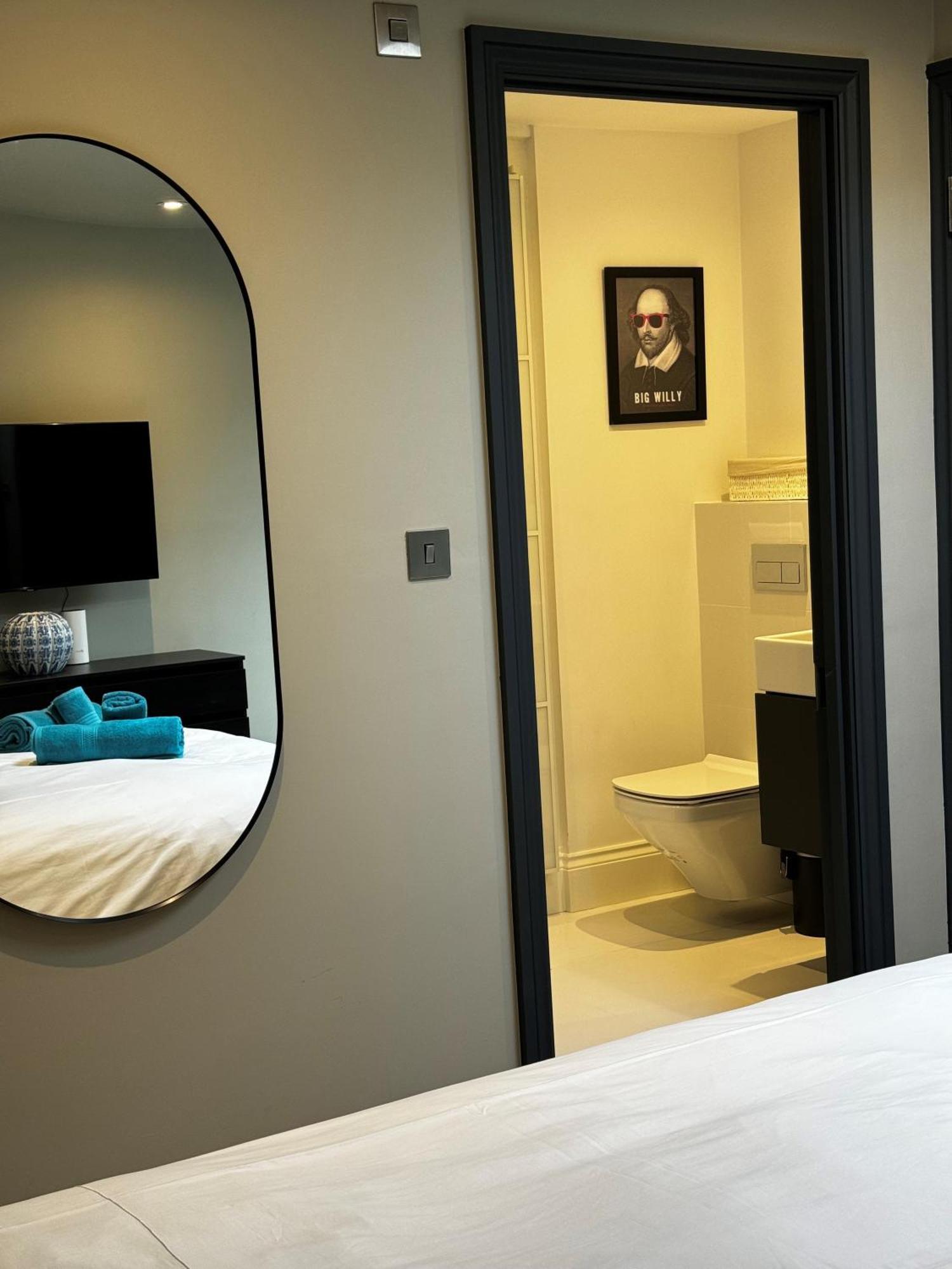 Romeo'S Arch High End Luxury In Centre Of Stratford With Parking Apartment ภายนอก รูปภาพ