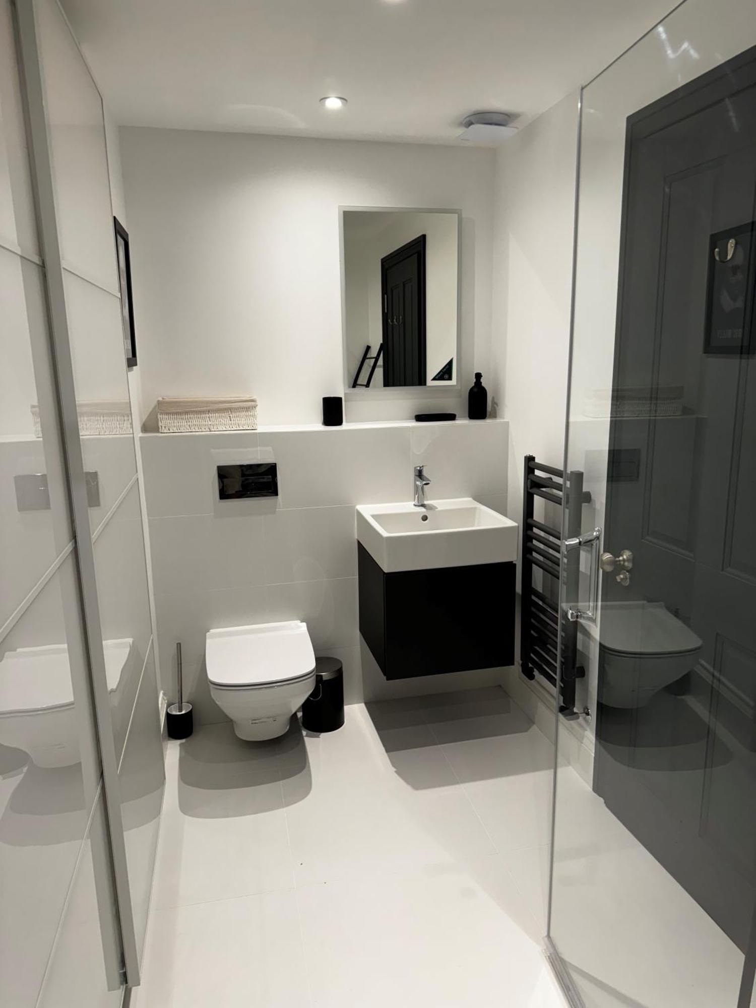 Romeo'S Arch High End Luxury In Centre Of Stratford With Parking Apartment ภายนอก รูปภาพ