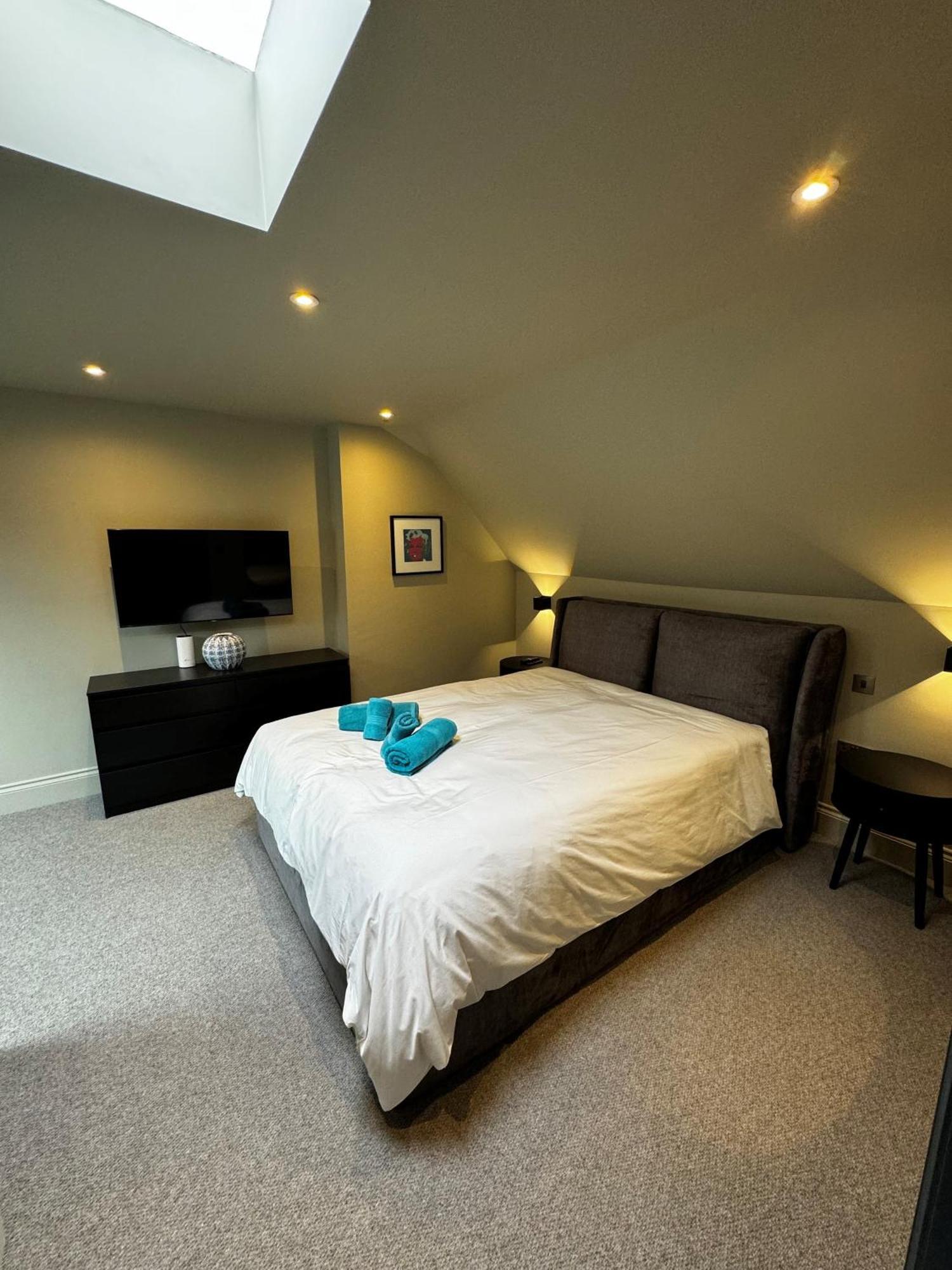 Romeo'S Arch High End Luxury In Centre Of Stratford With Parking Apartment ภายนอก รูปภาพ